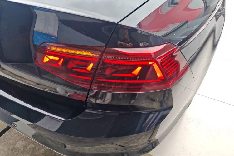 Used Volkswagen Magotan 2023 2 Million Units Limited Edition 280TSI DSG Leading Version
