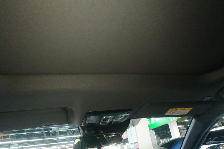 Used Changan UNI-V iDD 2024 Blue Whale Smart Electric iDD 136km ZhiKu Model