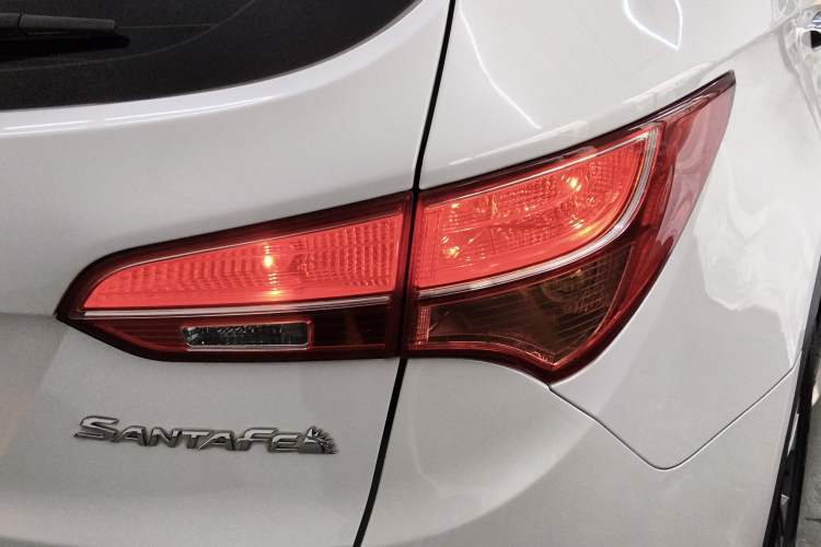 Used Hyundai Santa Fe 2013 2.4L Automatic Two-Wheel Drive Smart Version
