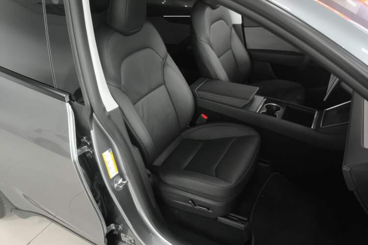 Used Tesla Model Y 2025 Rear-Wheel-Drive Version