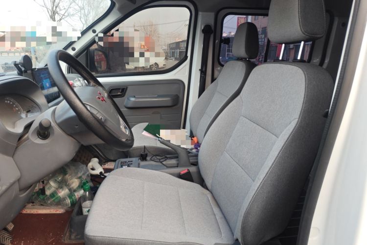 Used Wuling Yangguang 2024 300KM Comfort Version Passenger Van 75kW
