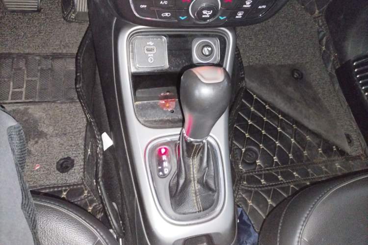 Used  Compass 2017 200T Automatic Family Edition
