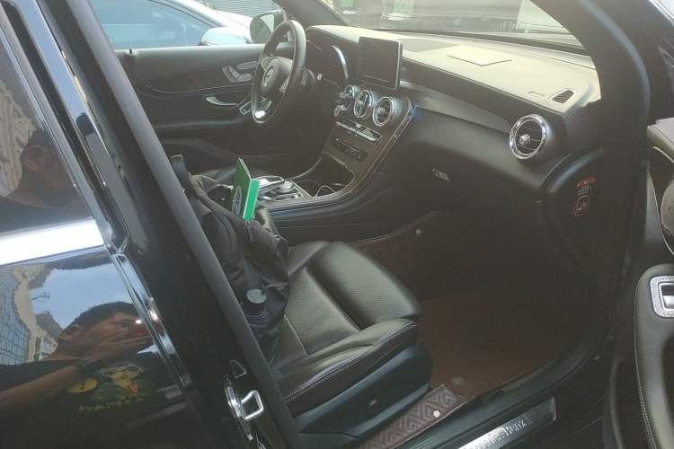 Used Mercedes-Benz GLC 2018 Refreshed GLC 300 4MATIC Dynamic Edition