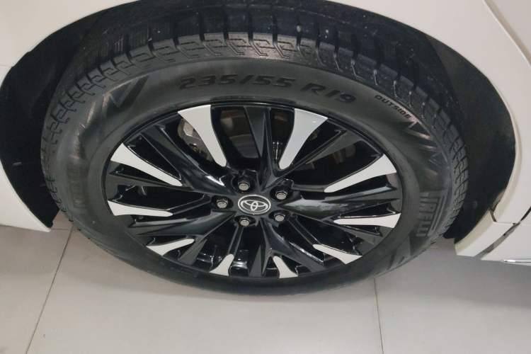 Used Toyota Alphard 2024 Dual-Engine 2.5L Deluxe Edition
