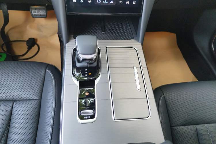 Used Hongqi HS7 PHEV 2024 2.0T PHEV Four-Wheel Drive Flagship Edition 6 Seats
