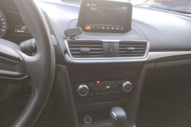 Used Mazda Mazda 3 Axela 2019 Cloud-Controlled Sedan 1.5L Automatic Luxury Model China VI Standard