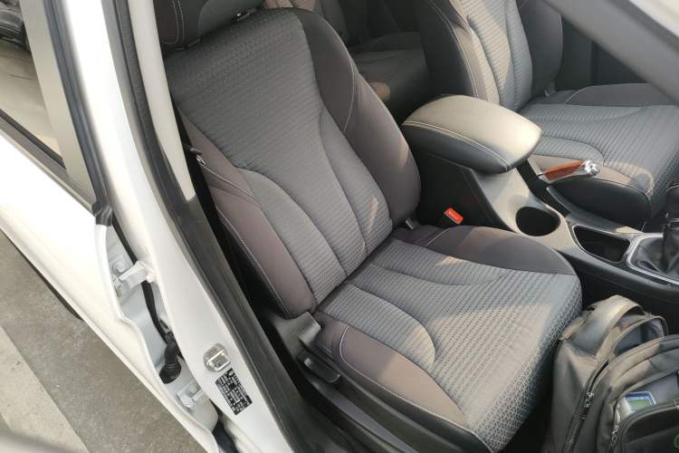 Used Baojun 730 2019 1.5T Manual Fashion Model 7-seater China VI
