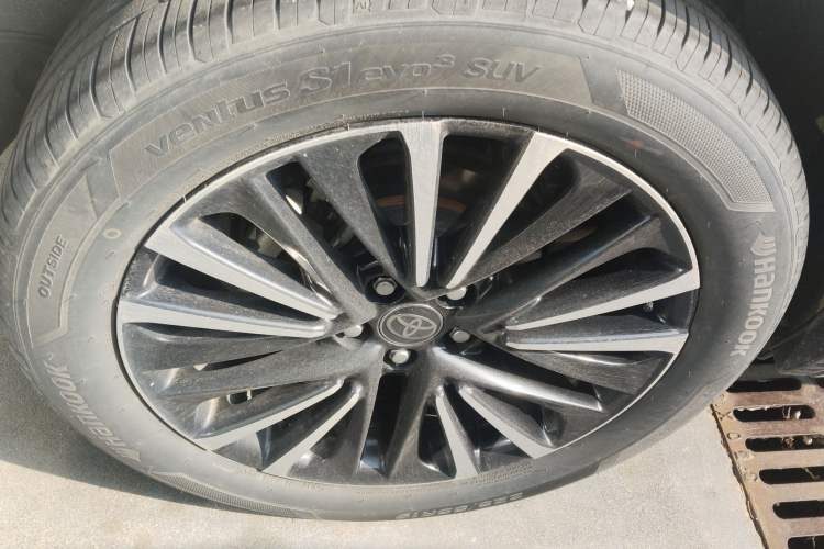 Used Toyota Venza 2022 2.0L CVT Four-Wheel Drive Supreme Edition
