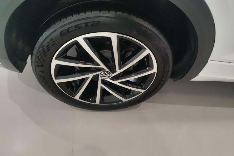 Used Volkswagen T-ROC 2023 300TSI DSG Two-Wheel Drive Starlight Edition
