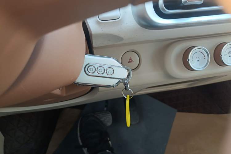 Used Wuling Hongguang MINIEV 2024 3rd Generation 215km Advanced Version
