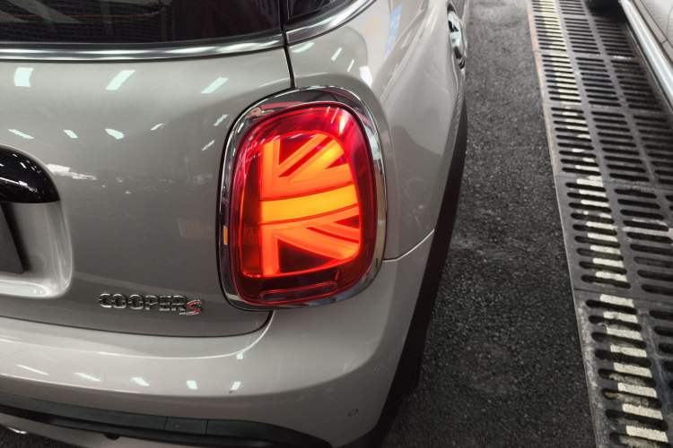 Used  MINI 2022 2.0T COOPER S Classic Edition
