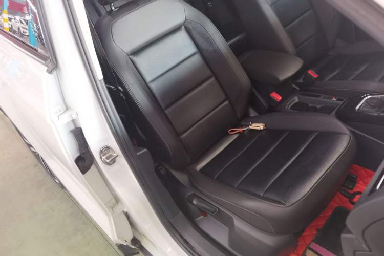 Used Volkswagen T-ROC 2019 280TSI DSG Two-Wheel Drive Comfort Version China VI Standard
