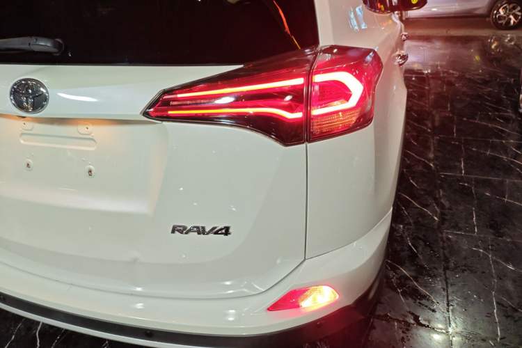 Used Toyota RAV4 2016 2.0L CVT Two-Wheel Drive Smart Edition China V Standard
