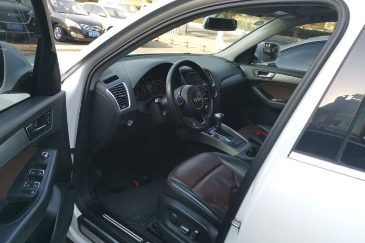 Used Audi Q5 2017 Plus 40 TFSI Ambition Model
