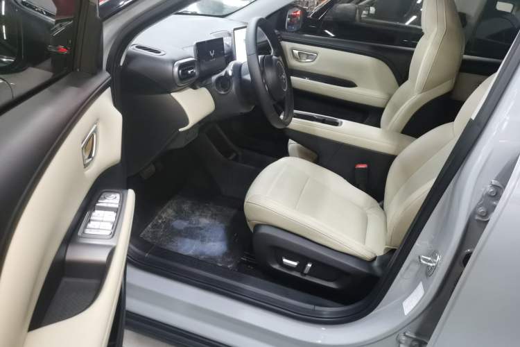 Used Wuling Bingo PLUS 2024 330 km Range Five-Seater Version
