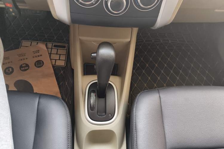 Used Venucia R50 2013 1.6L Automatic Fashion Edition