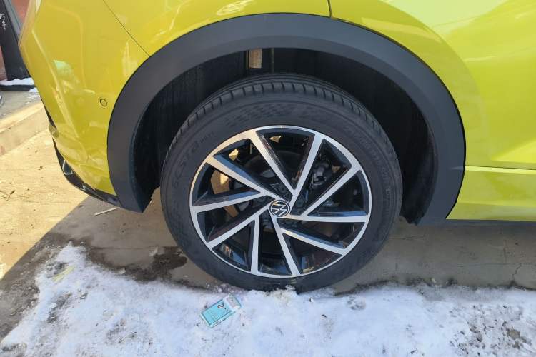 Used Volkswagen T-ROC 2023 300TSI DSG Two-Wheel Drive Starlight Edition
