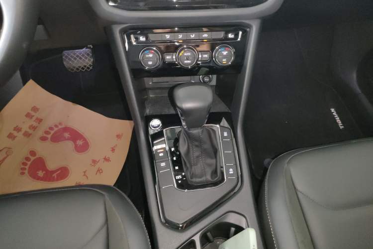 Used Volkswagen Tiguan L 2019 330TSI Automatic Two-Wheel Drive Panoramic Comfort Edition China VI Standard
