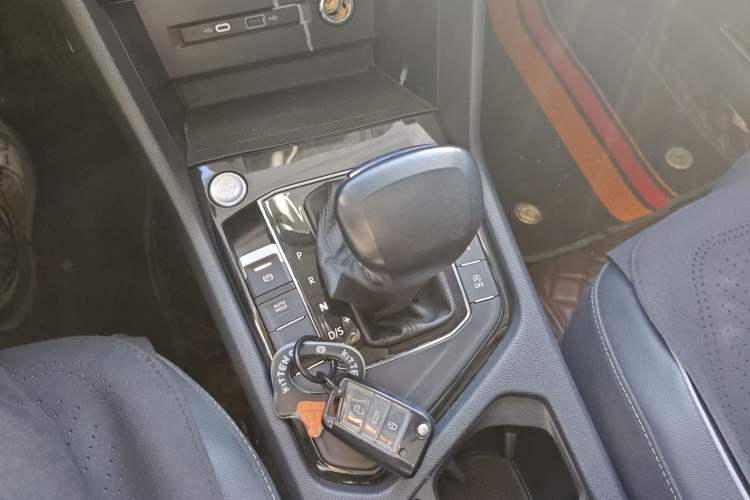 Used Volkswagen Tiguan L 2023 330TSI Automatic Two-Wheel Drive R-Line Enjoyment Edition
