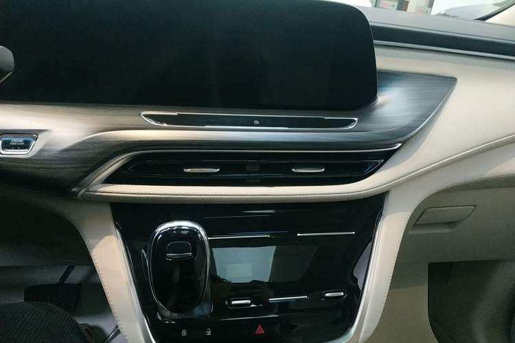 Used Buick GL8 2022 ES Landtrek 653T Comfort Edition
