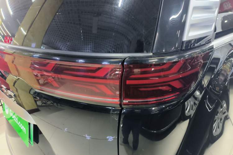 Used Denza D9 2022 DM-i 1040 Prestige Model
