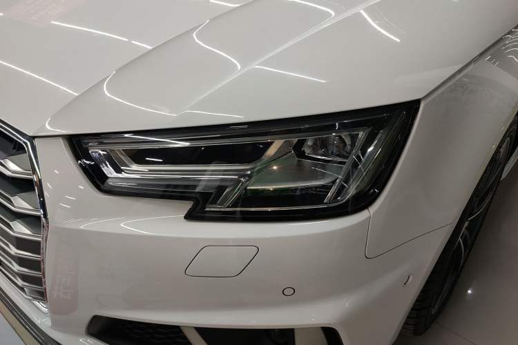 Used Audi A4L 2019 40 TFSI Fashion Edition China VI Emission Standard
