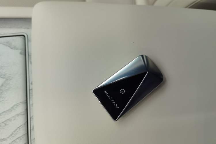 Used  12 2025 Ultra Extended-Range Edition