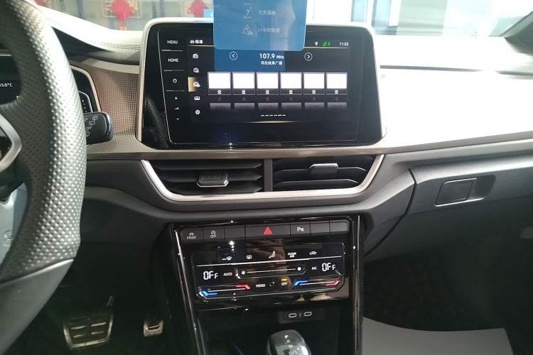 Used Volkswagen T-ROC 2023 300TSI DSG Two-Wheel-Drive Chen Guang Edition
