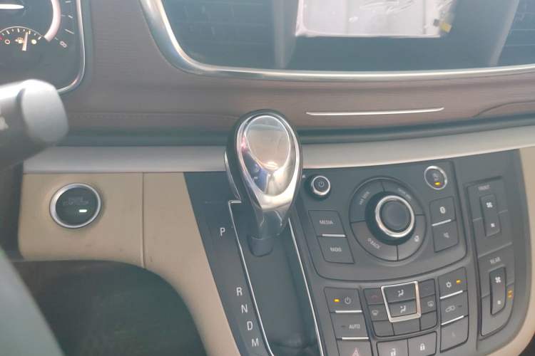 Used Buick GL8 2018 28T Luxury Model China VI Standard
