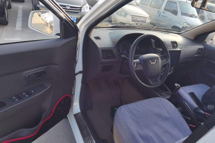 Used Wuling Hongguang 2014 1.5L S Standard Version
