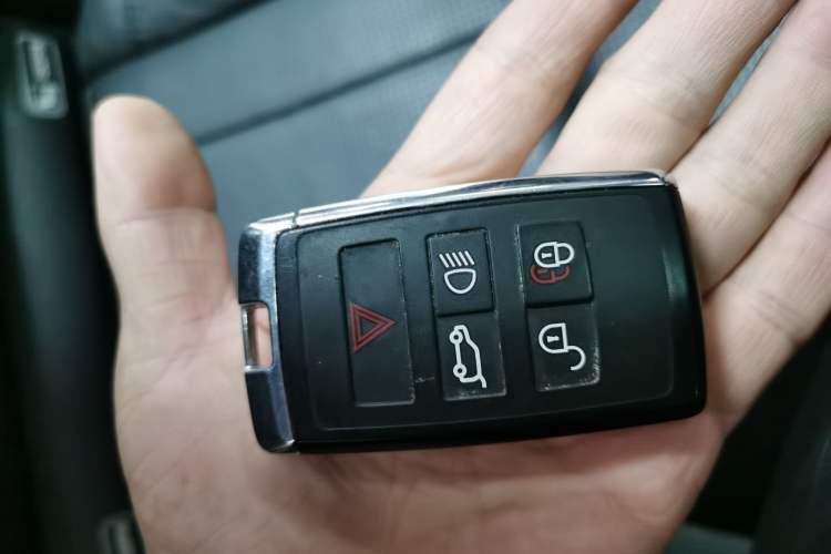 Used Land Rover Discovery 2018 3.0 SC V6 SE
