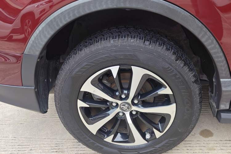 Used Toyota RAV4 2016 2.0L CVT Two-Wheel Drive Fashion Edition China V Standard
