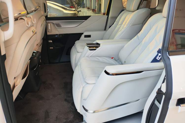 Used Buick GL8 New Energy 2024 Lu Zun Luxury Edition 7-Seater
