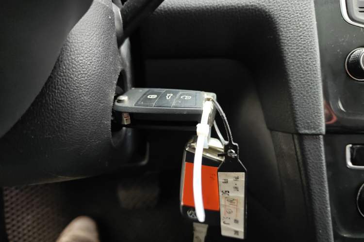 Used Volkswagen Golf 2017 1.6L Automatic Comfort Million-Vehicle Anniversary Edition
