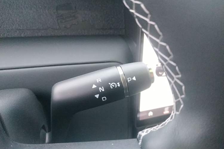 Used  V23 2025 401 Two-Wheel Drive Advanced Edition