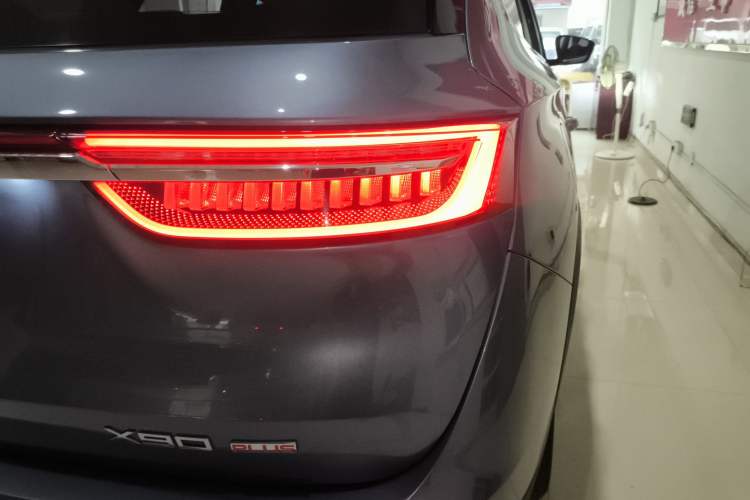 Used Jetour X90 PLUS 2023 1.5T Manual Biyuan 5-Seater
