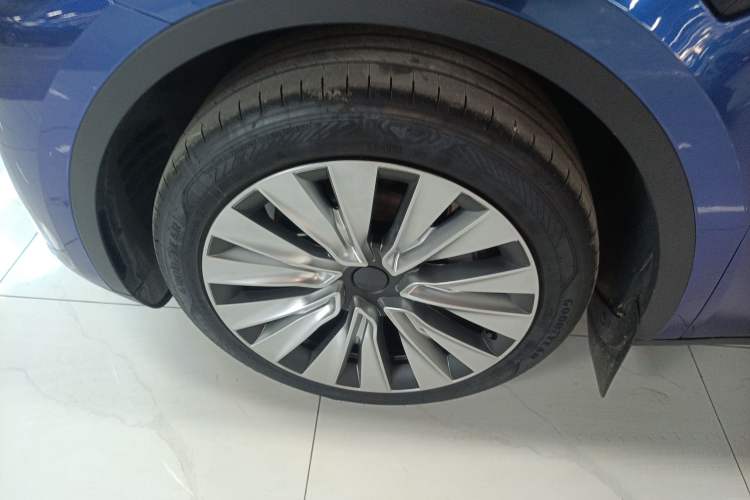 Used Tesla Model Y 2023 Long-Range All-Wheel-Drive Version
