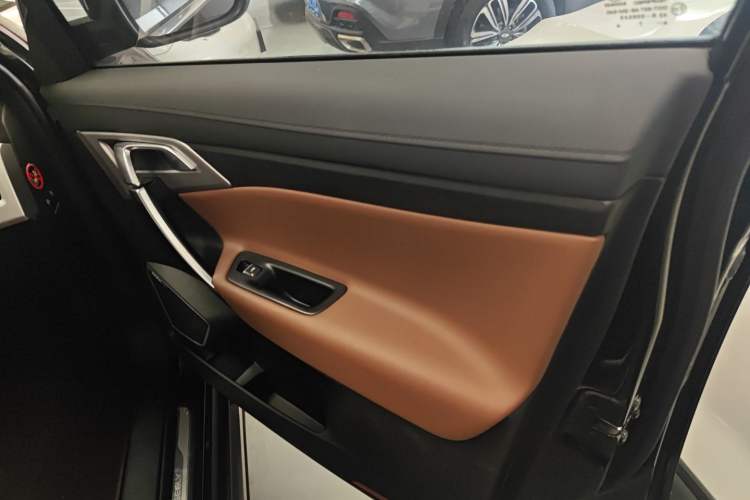 Used Geely Auto Emgrand X7 Sport 2016 1.8TD Automatic ZhiZun Version
