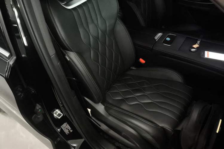 Used  Lanyue 2024 International Version 400T Four-Wheel Drive StarRui 7-Seater
