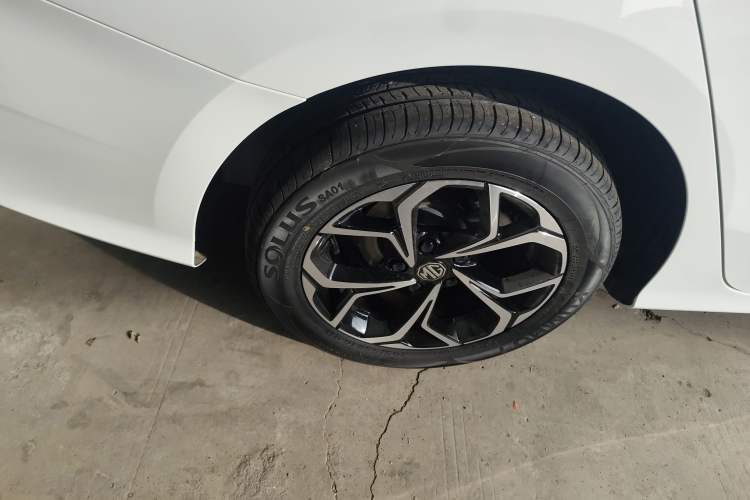 Used MG 5 2023 180 DVVT Manual Fashion Edition
