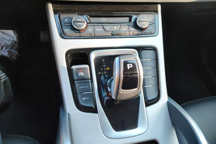 Used Geely Auto Emgrand X7 Sport 2020 1.8TD DCT Two-Wheel Drive Smart Connect 4G-Enabled Version