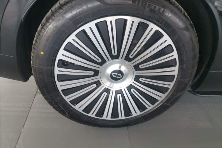 Used Hima AITO M9 2025 Extended-Range Ultra Version 52 kWh 5-Seater Edition