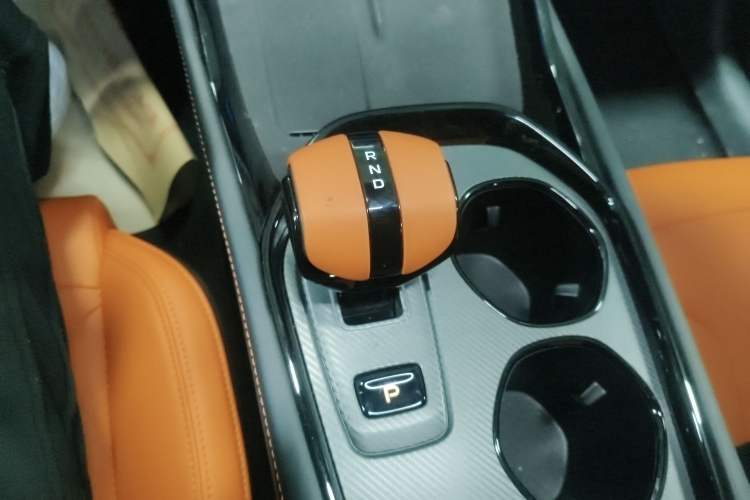 Used Changan UNI-V 2025 Model Third-Generation 2.0T Dynamic Edition