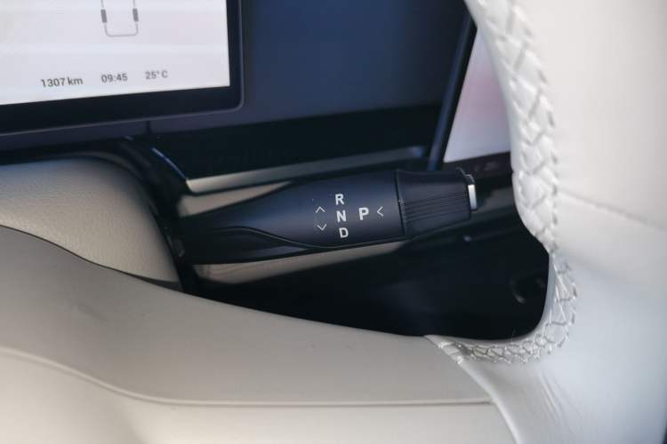 Used VOYAH Dream 2025 PHEV Four-Wheel Drive Excellence Kunpeng Edition
