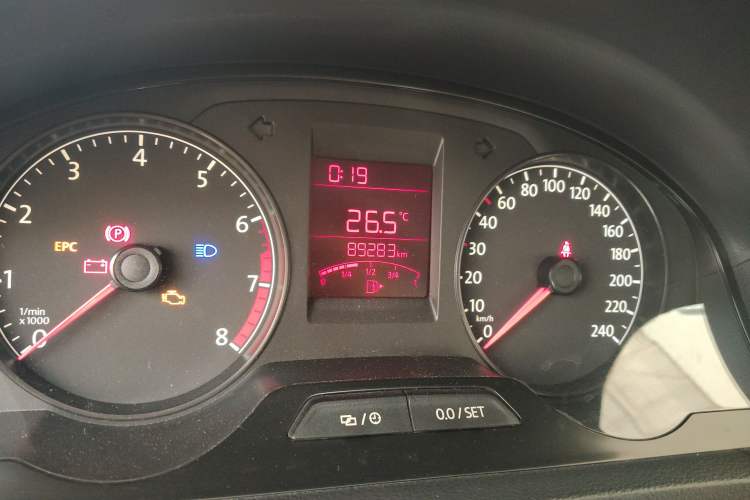 Used Volkswagen Santana 2015 1.6L Manual Fashion Edition
