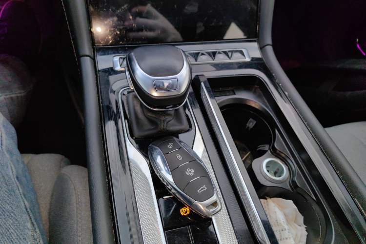 Used Hongqi H5 2024 1.5T DCT Smart Connect Flagship Edition
