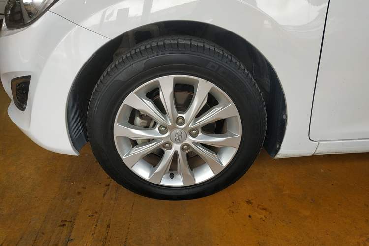 Used Hyundai Elantra 2016 1.6L Automatic Smart Version
