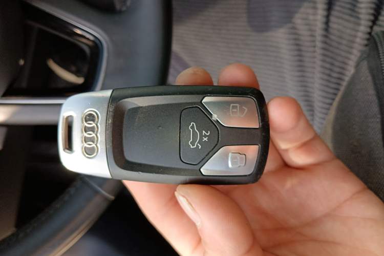 Used Audi A4L 2020 40 TFSI Fashionable and Elegant Model
