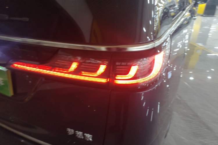 Used VOYAH Dream 2025 PHEV Four-Wheel-Drive Flagship Kunpeng Edition
