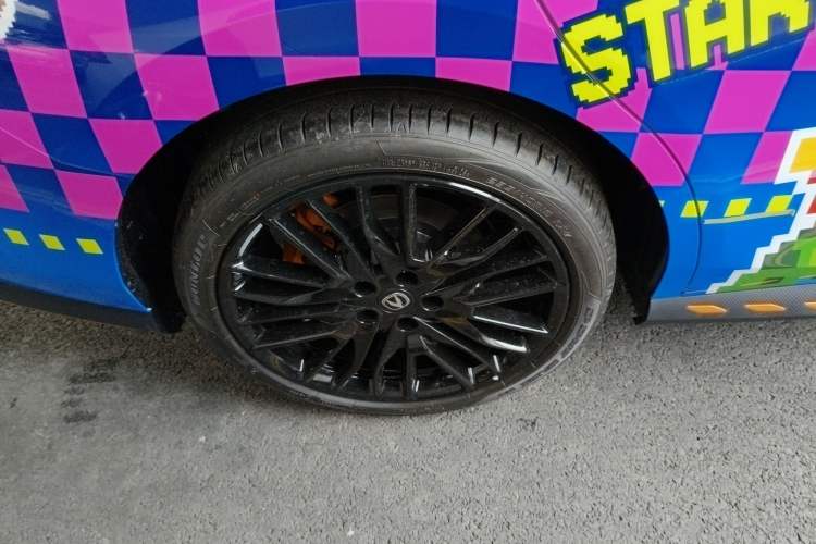 Used Changan UNI-V 2025 Model Third-Generation 2.0T Dynamic Edition
